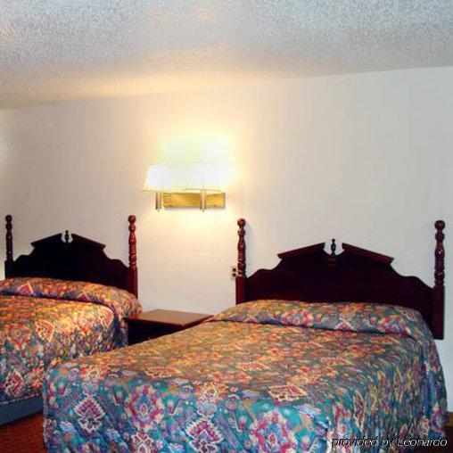 Interstate Motel Guthrie Room photo